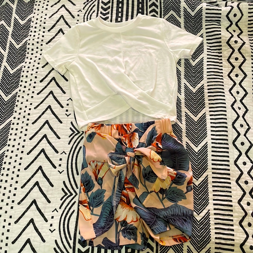 Hawaiian skort and tee.